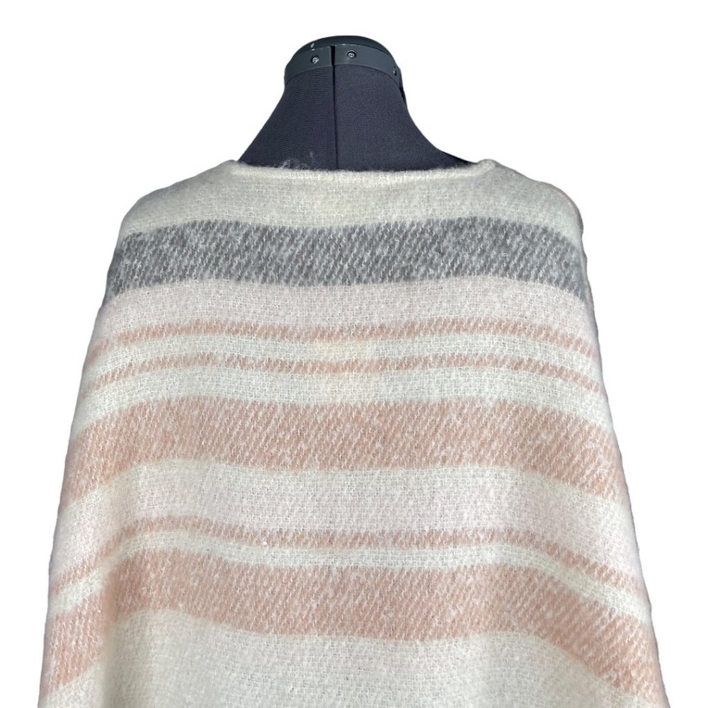 LC Lauren Conrad Shawl - Picture 4 of 14